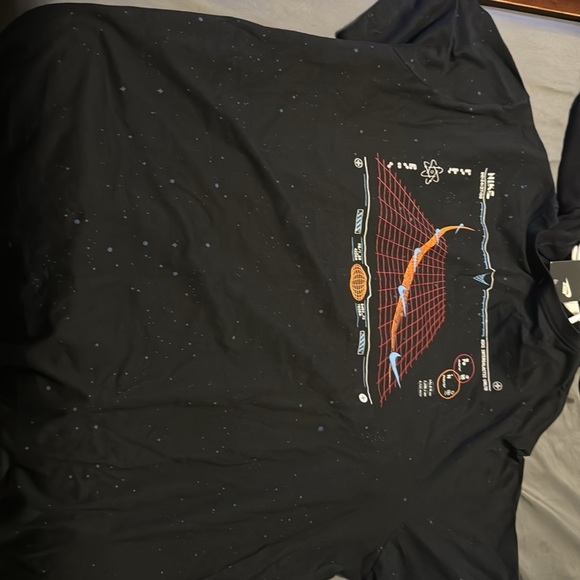 Nike Tee - Picture 4 of 4